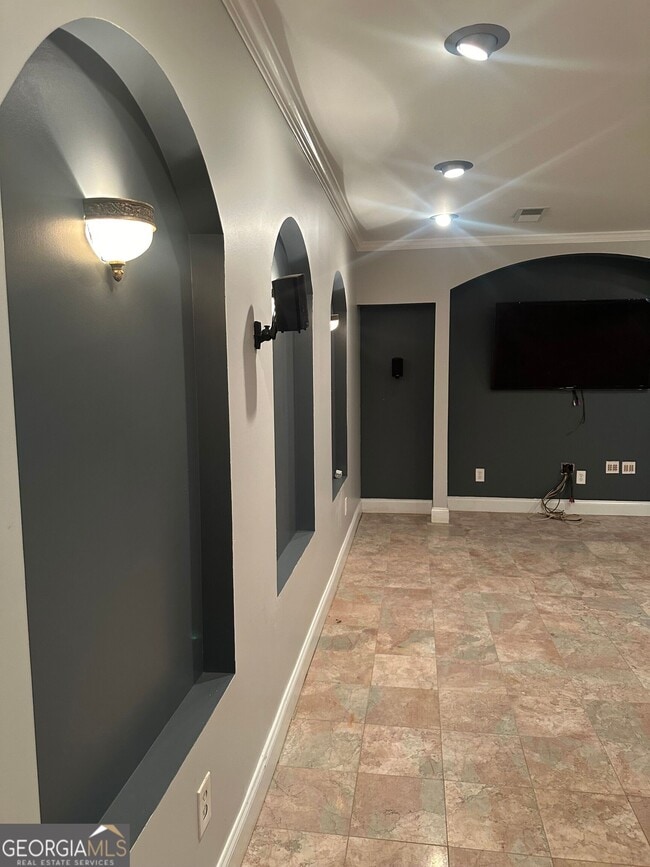 Building Photo - 711 Pine Grove Cir