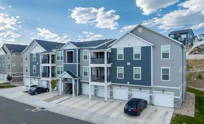 Building Photo - ? For Rent: Beautiful 3-Bedroom, 2-Bathroo...