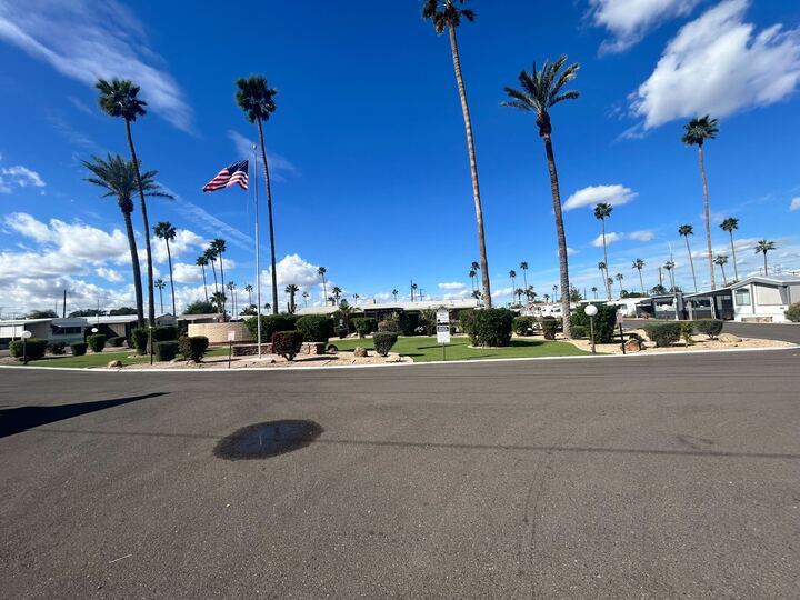 Building Photo - 530 S Alma School Rd