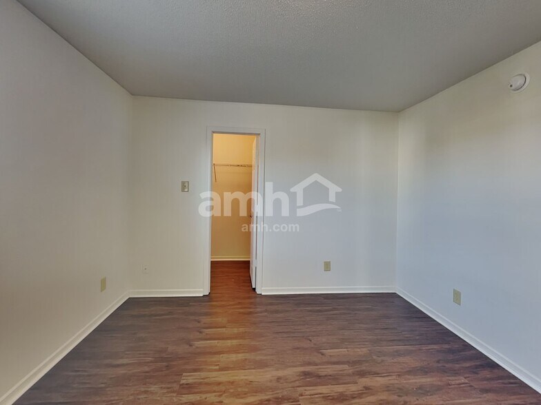 Building Photo - 10286 Butler Dr