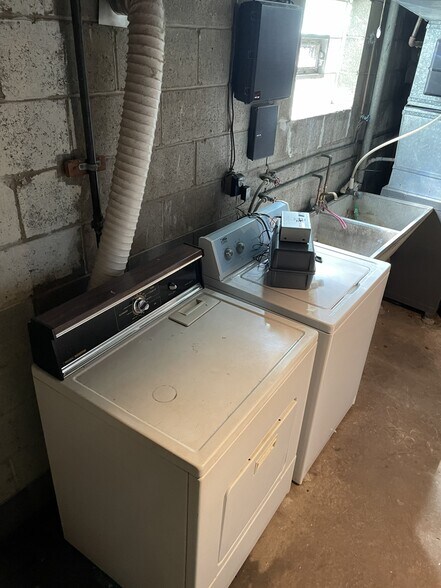 Washer, dryer and laundry tub in basement - 799 Greenfield Ave