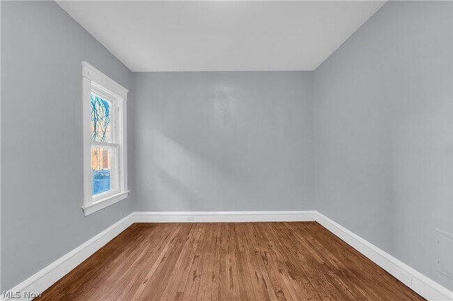 Building Photo - 1239 W 115th St