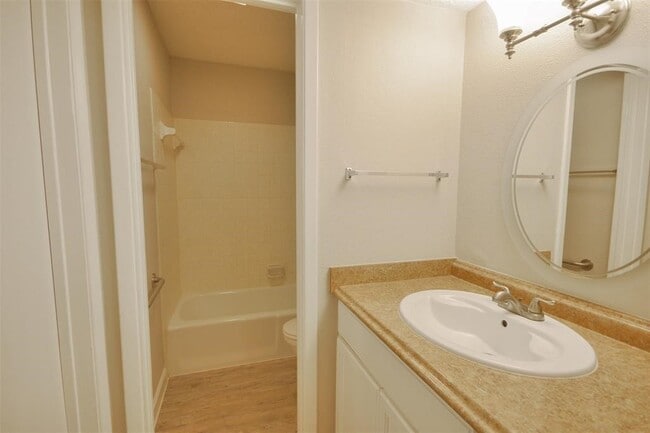 Building Photo - 1326 Town Cir