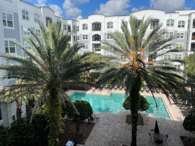 Building Photo - The Grande Downtown - Spacious 1 Bedroom Corner Unit AVAILABLE NOW!