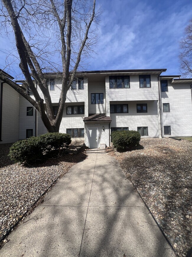 Building Photo - 9309 Sandler Dr