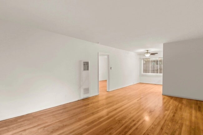 Interior Photo - 11660 Chenault Street,