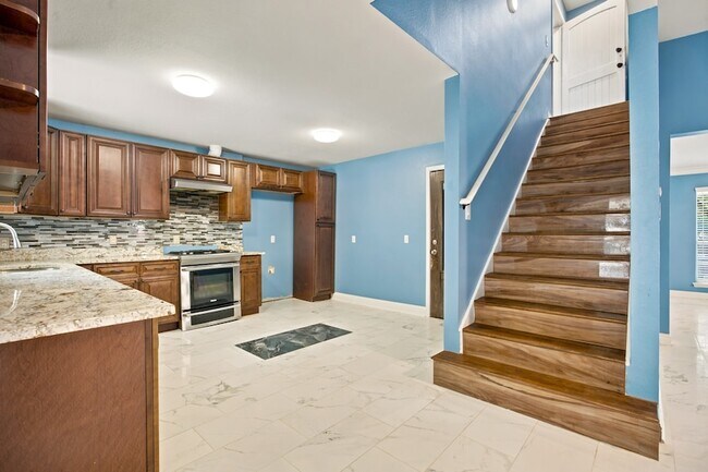 Building Photo - 2016 Knollwood Ln