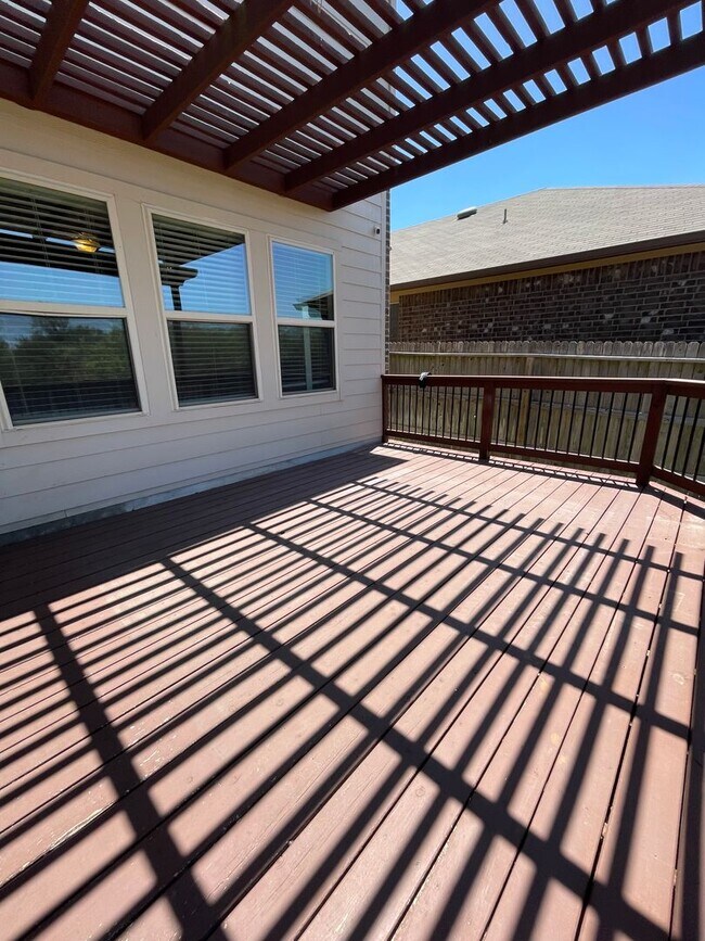 Building Photo - 22427 Carriage Bush