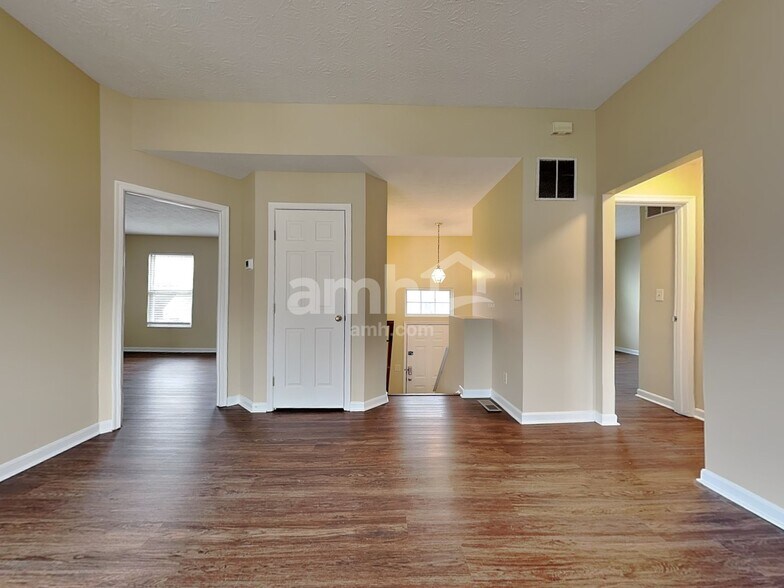 Building Photo - 10735 Chinkapin Cir