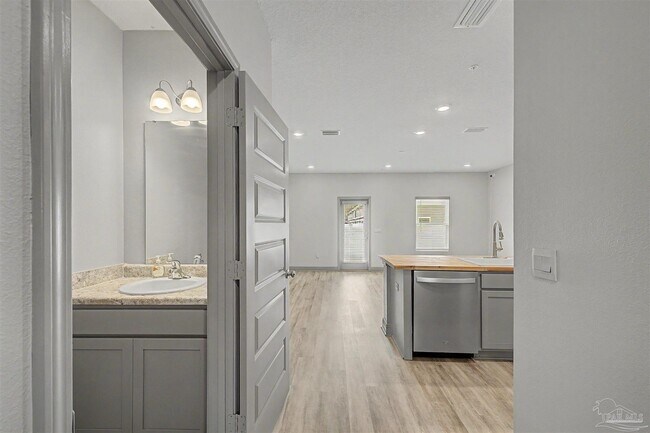 Building Photo - 9055 Golden Eye Dr