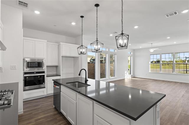 Building Photo - 7597 Regal Ln