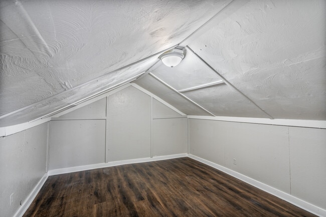 Building Photo - 207 Sunset Ave