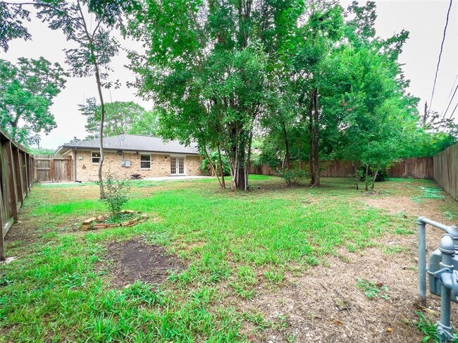 Building Photo - 5923 Dawnridge Dr