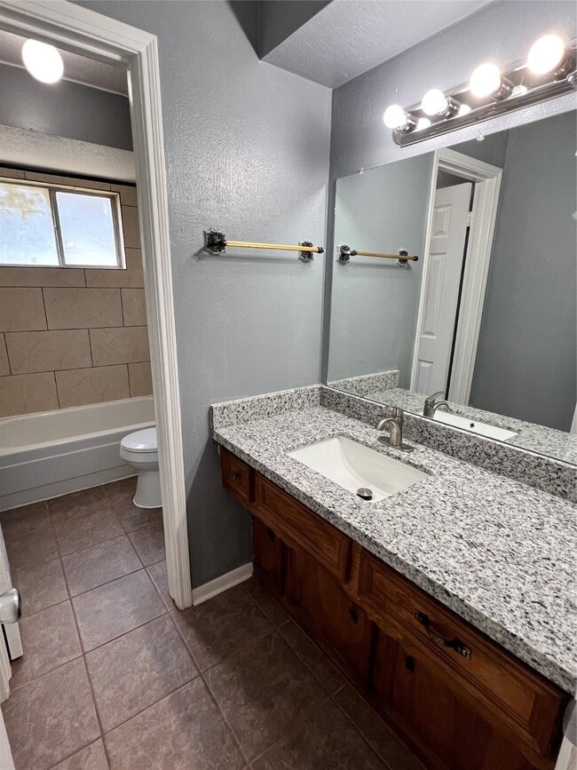 Building Photo - 327 Maybrook Dr