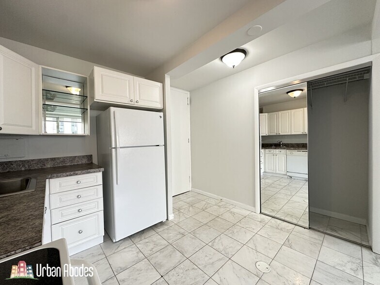 Building Photo - 1335 N Dearborn St