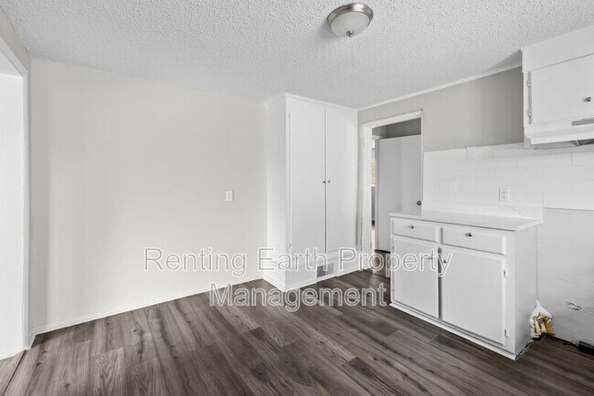 Building Photo - 1908 14th Pl SW