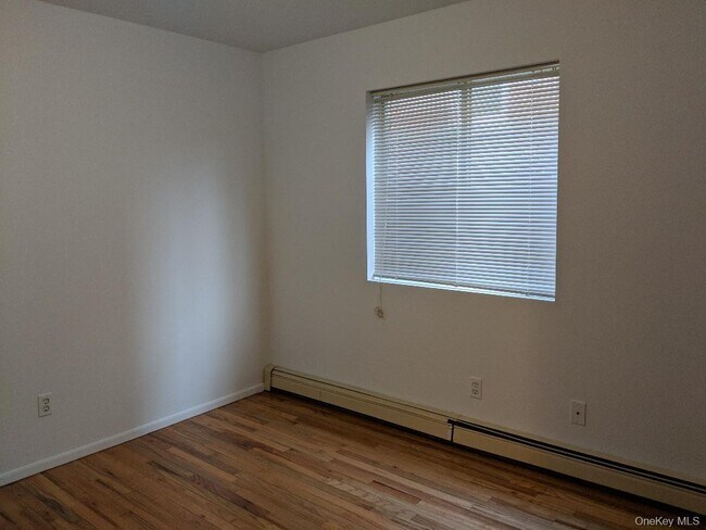 Building Photo - 649 E Beech St