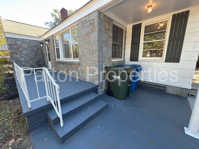 Building Photo - West Columbia Home