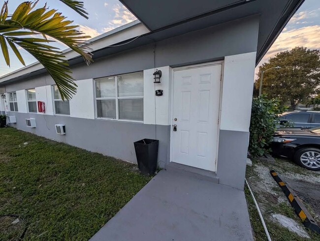 Building Photo - 2300 Douglas St