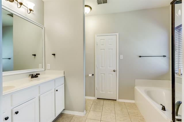 Building Photo - 1229 Artesia Dr