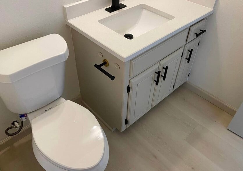 Building Photo - 11707 N Francis Ave