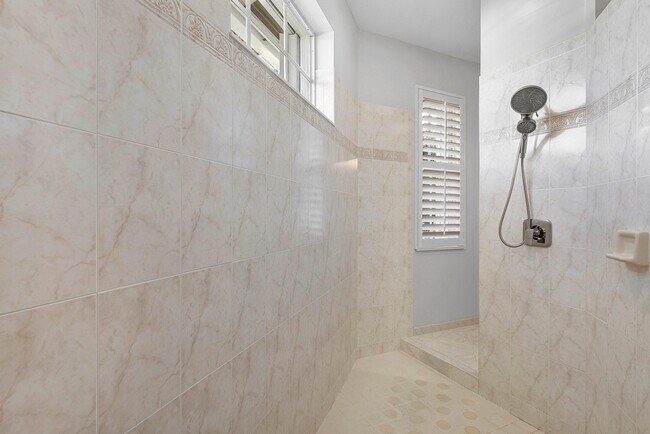 Building Photo - 4675 Manderly Dr