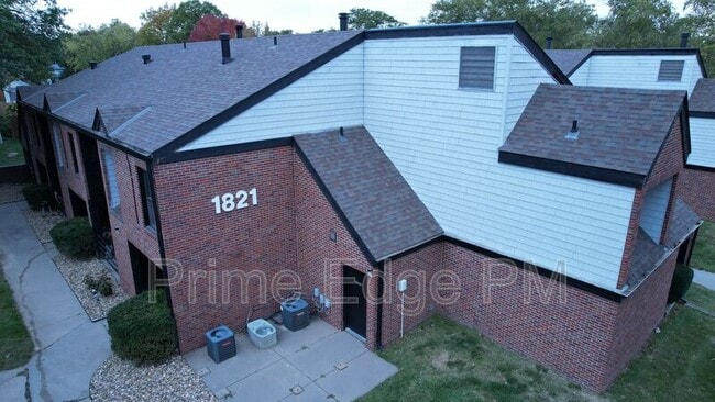 Building Photo - 1821 Ridgehaven Ct