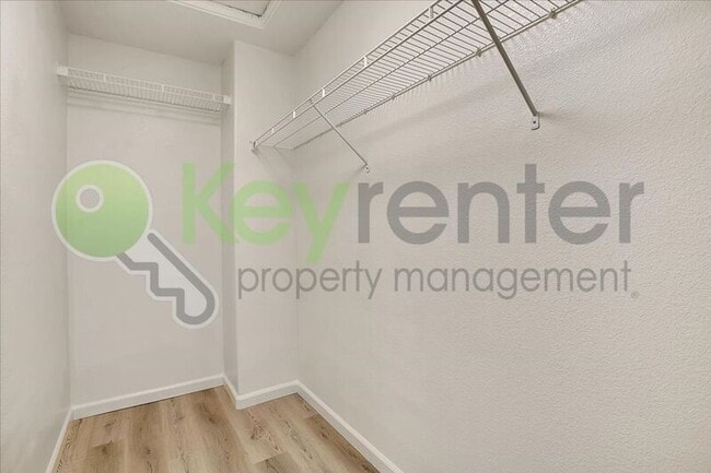 Building Photo - 461 Anjou Cir