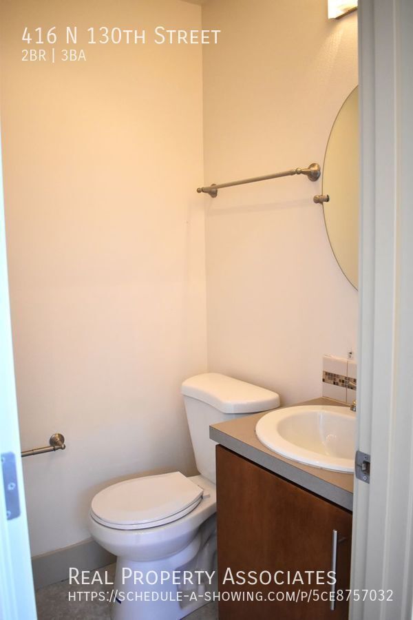 Building Photo - 416 N 130th St