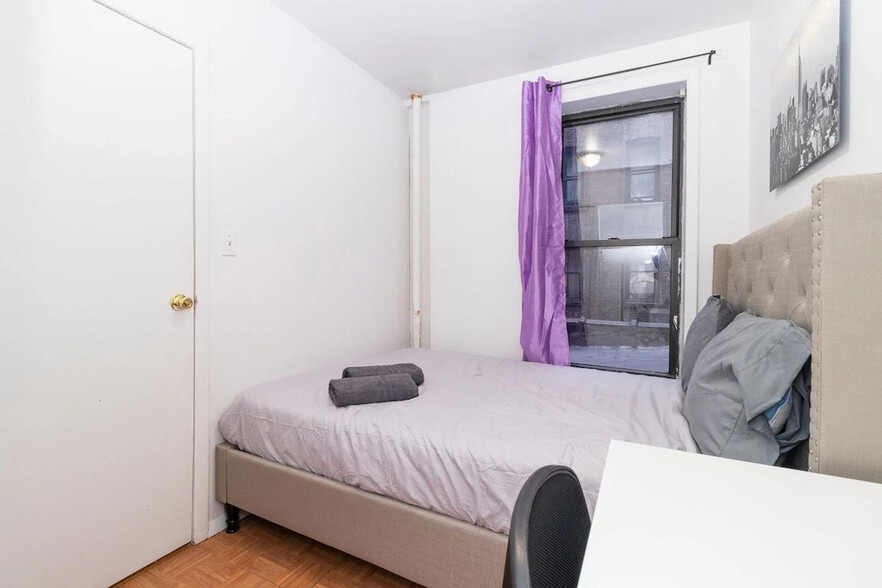 Building Photo - 155 E 92nd St