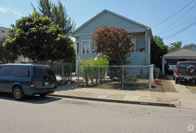 Building Photo - 131-133 N Fremont St