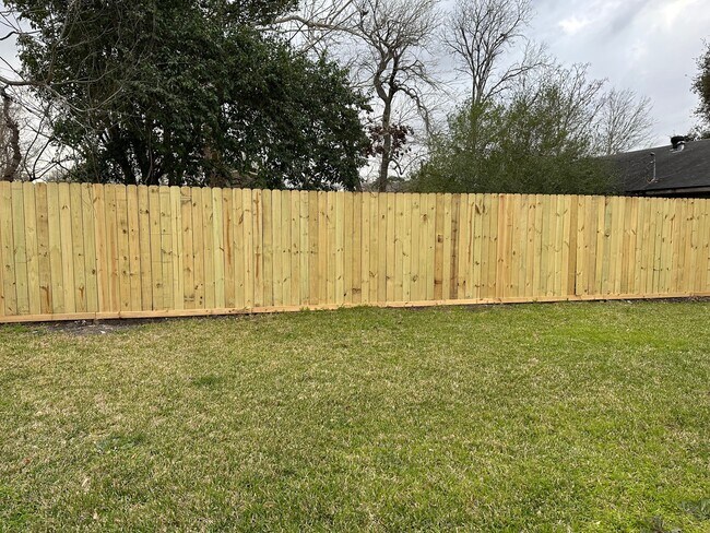 Building Photo - 6003 Heatherbrook Dr