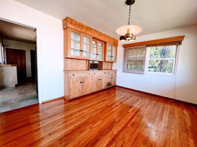 Building Photo - 3 Bed, 2 Bath, 2 Car Garage with Ocean Vie...