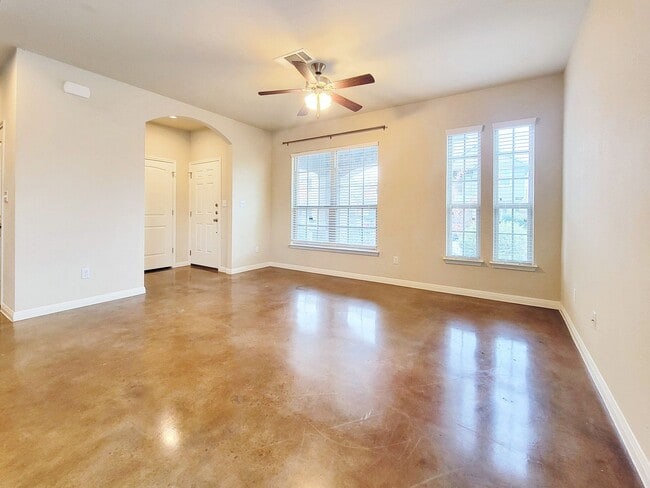 Building Photo - Nice 3/BR 2/BA – Cozy & Comfortable Living