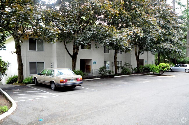 Building Photo - North Haven Manor