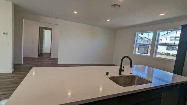 Building Photo - 2468 Lake Club Dr