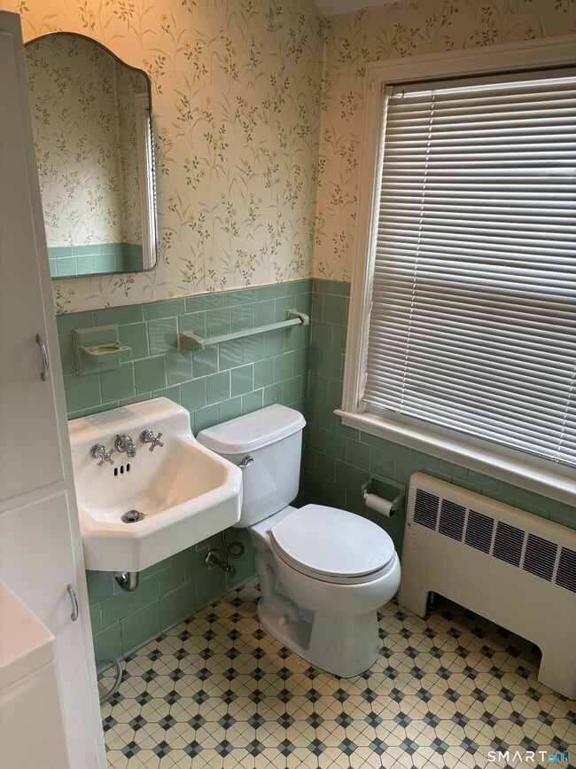 Building Photo - 16 Shorelands Dr