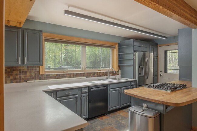 Building Photo - 1499 Golden View Dr