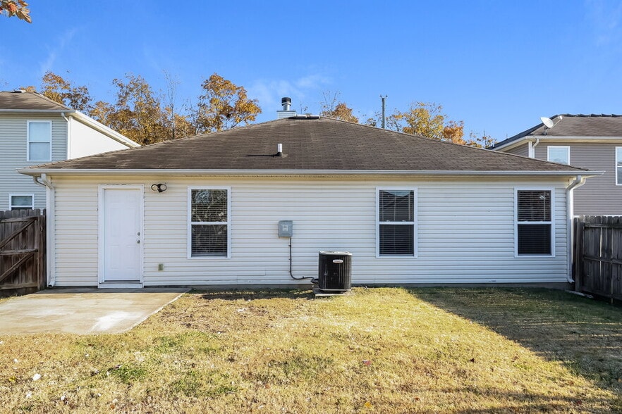 Building Photo - 5064 Smith Springs Pkwy