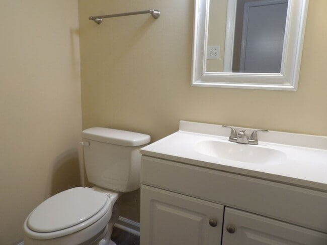 Building Photo - 408 Savage Dr