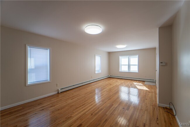 Building Photo - 17 High St