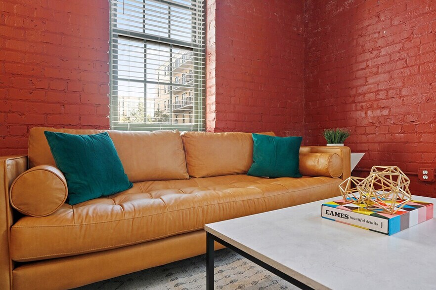 Building Photo - 1041 Constance St