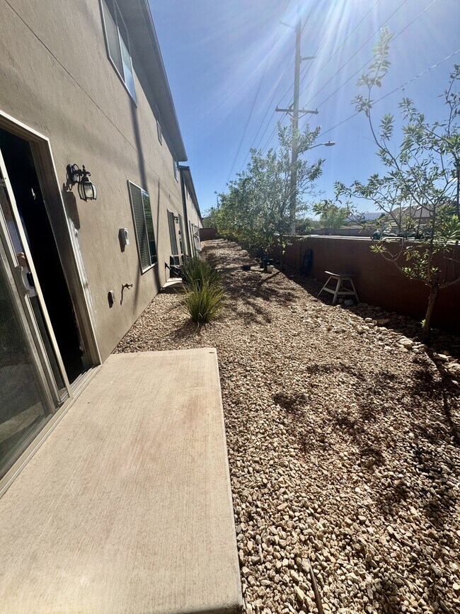 Building Photo - 3104 S Relic Ridge Dr