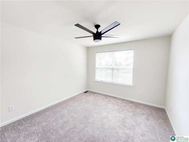 Building Photo - 422 Gray Feather Way