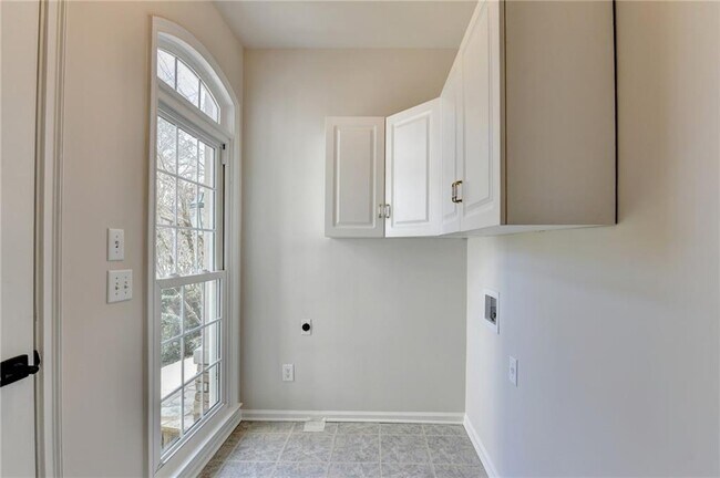 Building Photo - 6415 Sterling Dr