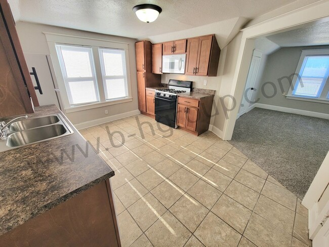 Building Photo - 6411 32nd Ave