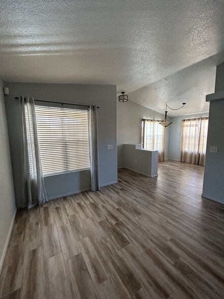 Building Photo - 520 Arrowhead Trl