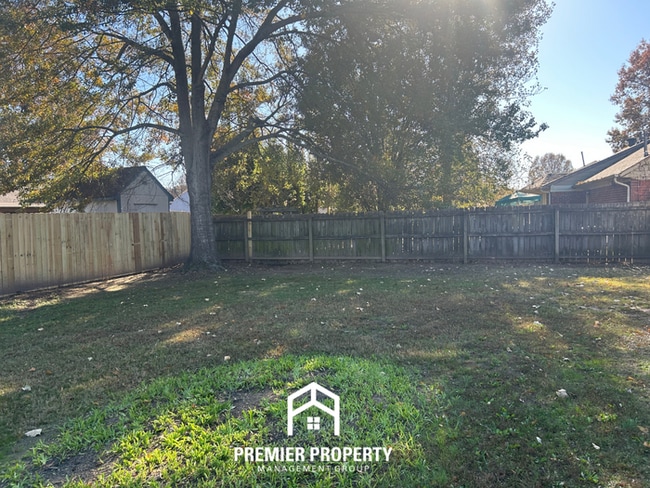 Building Photo - 7130 Redfern Dr