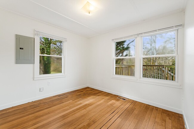 Building Photo - Cozy West Asheville 2-Bedroom Near Haywood...