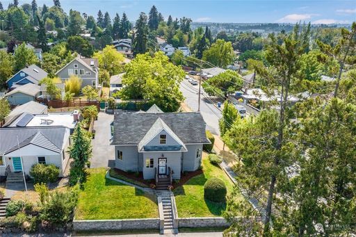 Building Photo - Charming updated 3 bed home in Hillman City!